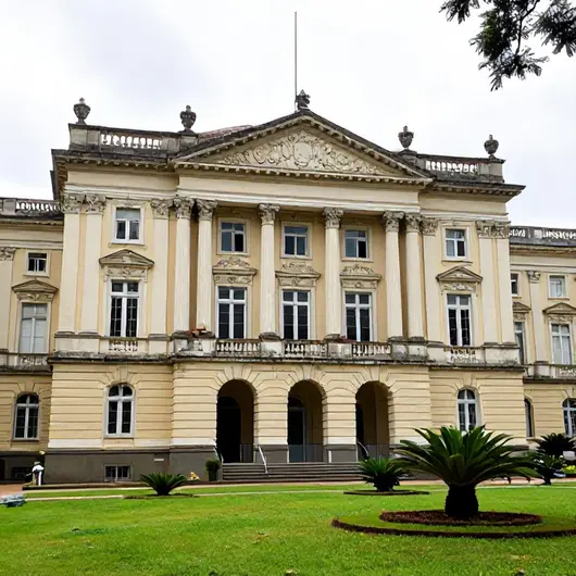 Descubra o Palácio Dr. Cláudio Moacyr de Azevedo